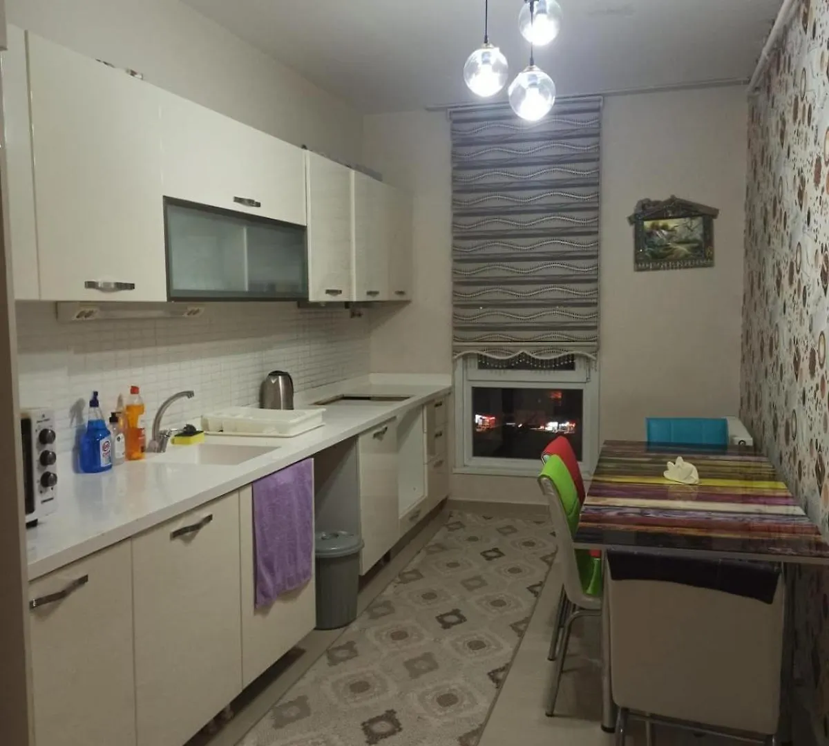 Entire 3 Bedroom Apartment With Free Parking location
